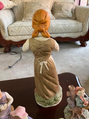 VINTAGE PORCELAIN FIGURINES