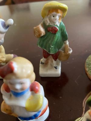 SMALL VINTAGE FIGURINES