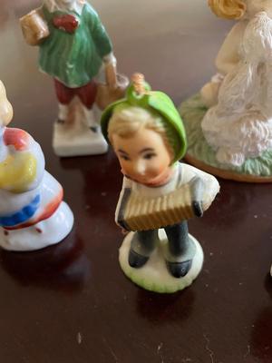 SMALL VINTAGE FIGURINES