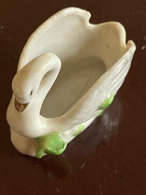 LOVE DOVES, SWANS AND DUCK DECOR