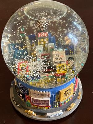 NEW YORK BLOOMINGDALES MUSICAL SNOW GLOBE, 2 PAPERWEIGHTS, LIGHTHOUSE SNOW GLOBE