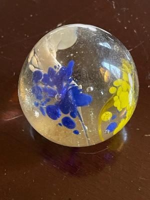 NEW YORK BLOOMINGDALES MUSICAL SNOW GLOBE, 2 PAPERWEIGHTS, LIGHTHOUSE SNOW GLOBE