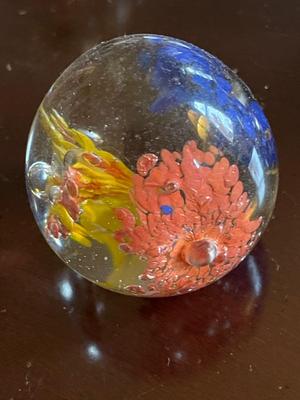 NEW YORK BLOOMINGDALES MUSICAL SNOW GLOBE, 2 PAPERWEIGHTS, LIGHTHOUSE SNOW GLOBE