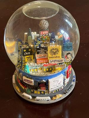 NEW YORK BLOOMINGDALES MUSICAL SNOW GLOBE, 2 PAPERWEIGHTS, LIGHTHOUSE SNOW GLOBE