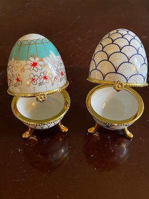 EGG SHAPED FOOTED TRINKET JEWELRY BOXES