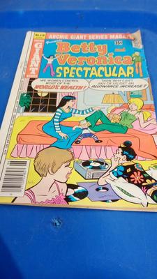 LOT 30 TWO OLD ARCHIES COMIC BOOKS
