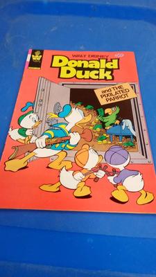 LOT 32 TWO VINTAGE DONALD DUCK COMIC BOOKS