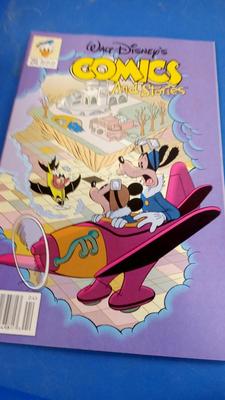 LOT 33 FIVE VINTAGE WALT DISNEY COMIC BOOKS