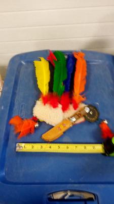 LOT 35 CHILD'S INDIAN HEADDRESS AND TOY KNIFE