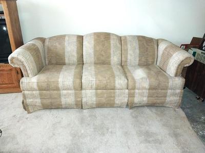 Broy Hill Sofa