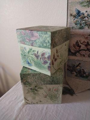 Gift Boxes-Asian Vase-Wall Hanging
