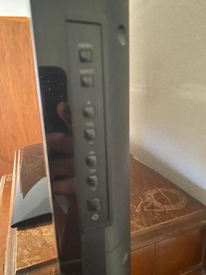 42” INSIGNIA TV