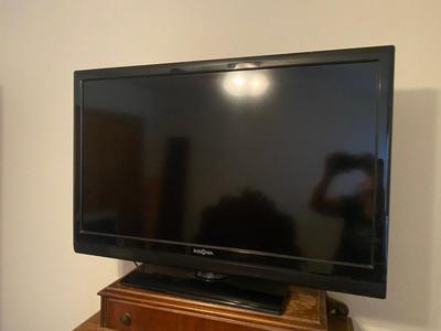 42” INSIGNIA TV