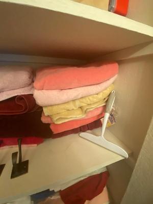 TOWELS, WALL HOOKS & A SHOWER RADIO