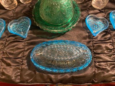A VARIETY OF PRETTY TIARA GLASS