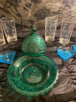 A VARIETY OF PRETTY TIARA GLASS