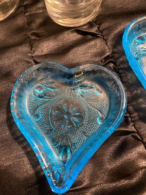 A VARIETY OF PRETTY TIARA GLASS