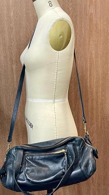 Black Leather Arturo Purse Shoulder Bag with handles for carrying