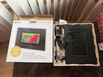 Digital photo frame