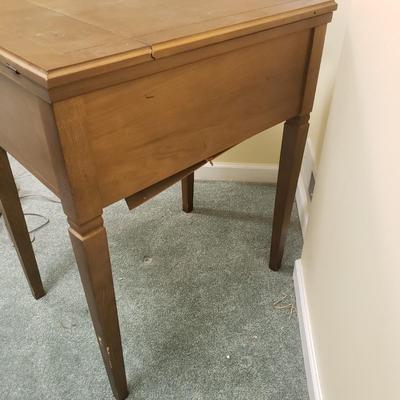 Singer Zig Zag Sewing Machine in Cabinet (BS-KD)