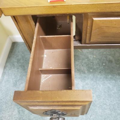 Singer Zig Zag Sewing Machine in Cabinet (BS-KD)