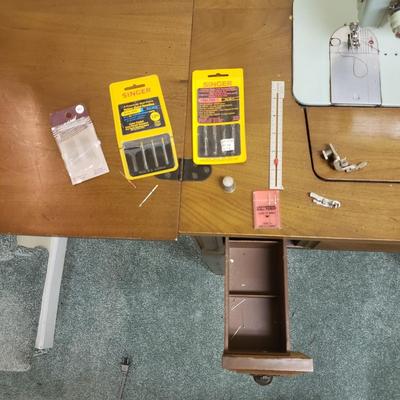 Singer Zig Zag Sewing Machine in Cabinet (BS-KD)
