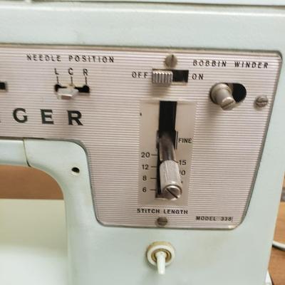 Singer Zig Zag Sewing Machine in Cabinet (BS-KD)