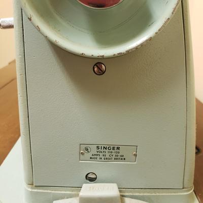 Singer Zig Zag Sewing Machine in Cabinet (BS-KD)