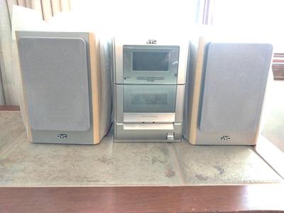 JVC Stereo with Detachable Speakers and Manual
