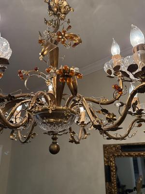 Stunning chandelier, retails for over $1000