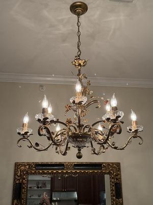 Stunning chandelier, retails for over $1000