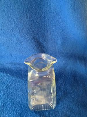 Clear art cruet