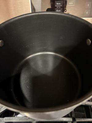 2 like new Cuisinart pots