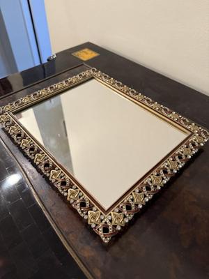 Mirrored tray