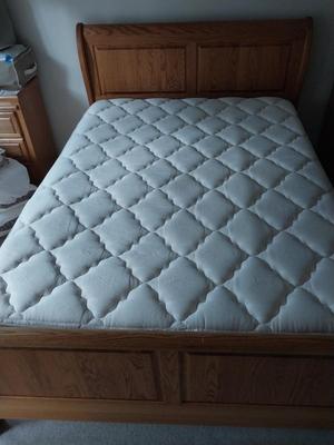 Very Nice Oak Queen Bed and Pillow top Mattress