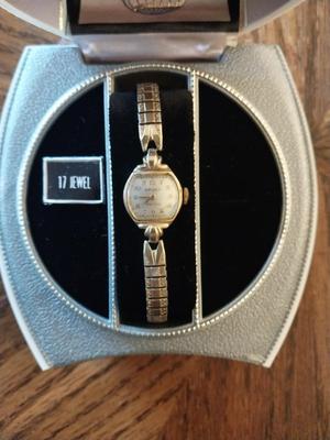 17 Jewel Elgin Ladies Watch