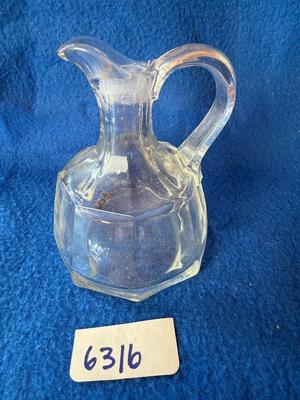Clear glass cruet