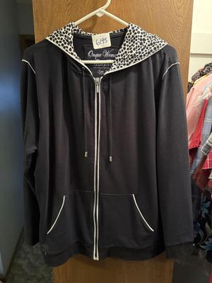 1x black hooded zip up sweatshirt