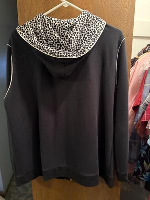 1x black hooded zip up sweatshirt
