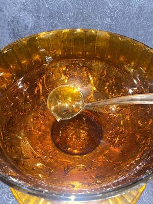 GORGEOUS VINTAGE TIARA AMBER PUNCH BOWL SET