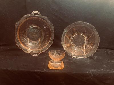 2 PINK DEPRESSION GLASS SERVING BOWLS, ASHTRAY AND CONDIMENT BOWL