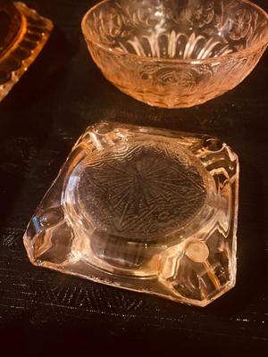 2 PINK DEPRESSION GLASS SERVING BOWLS, ASHTRAY AND CONDIMENT BOWL