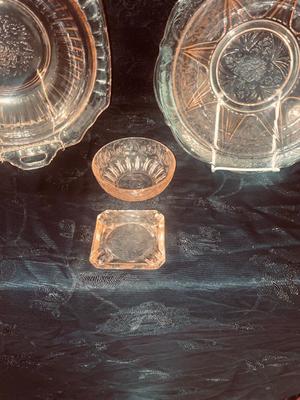 2 PINK DEPRESSION GLASS SERVING BOWLS, ASHTRAY AND CONDIMENT BOWL