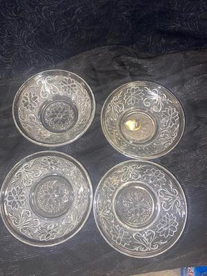 NIB INDIANA CLEAR EMBOSSED TIARA GLASS SALAD BOWL WITH 4 SERVING BOWLS