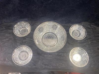 NIB INDIANA CLEAR EMBOSSED TIARA GLASS SALAD BOWL WITH 4 SERVING BOWLS
