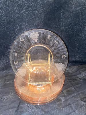 8 PINK DEPRESSION PLATES ETCHED WITH GRAPES AND 8 CLEAR ETCHED GLASSES