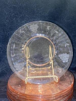 8 PINK DEPRESSION PLATES ETCHED WITH GRAPES AND 8 CLEAR ETCHED GLASSES