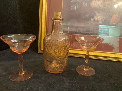 ALBERT WILLIAMS FRAMED PRINT AND VINTAGE GLASSWARE