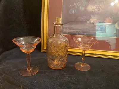 ALBERT WILLIAMS FRAMED PRINT AND VINTAGE GLASSWARE