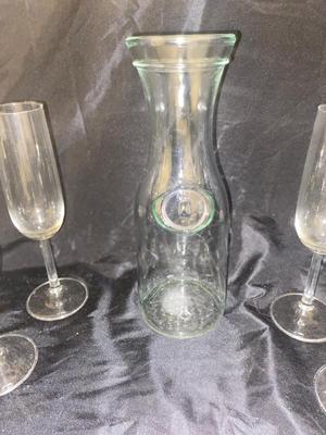 CHAMPAGNE FLUTES AND WINE SERVER